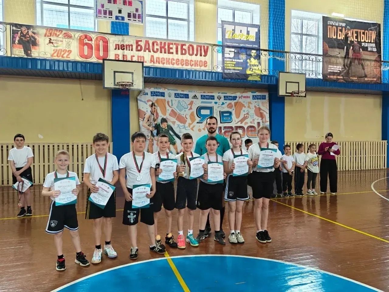 Юные спортсмены выявили сильнейших в тэг-регби