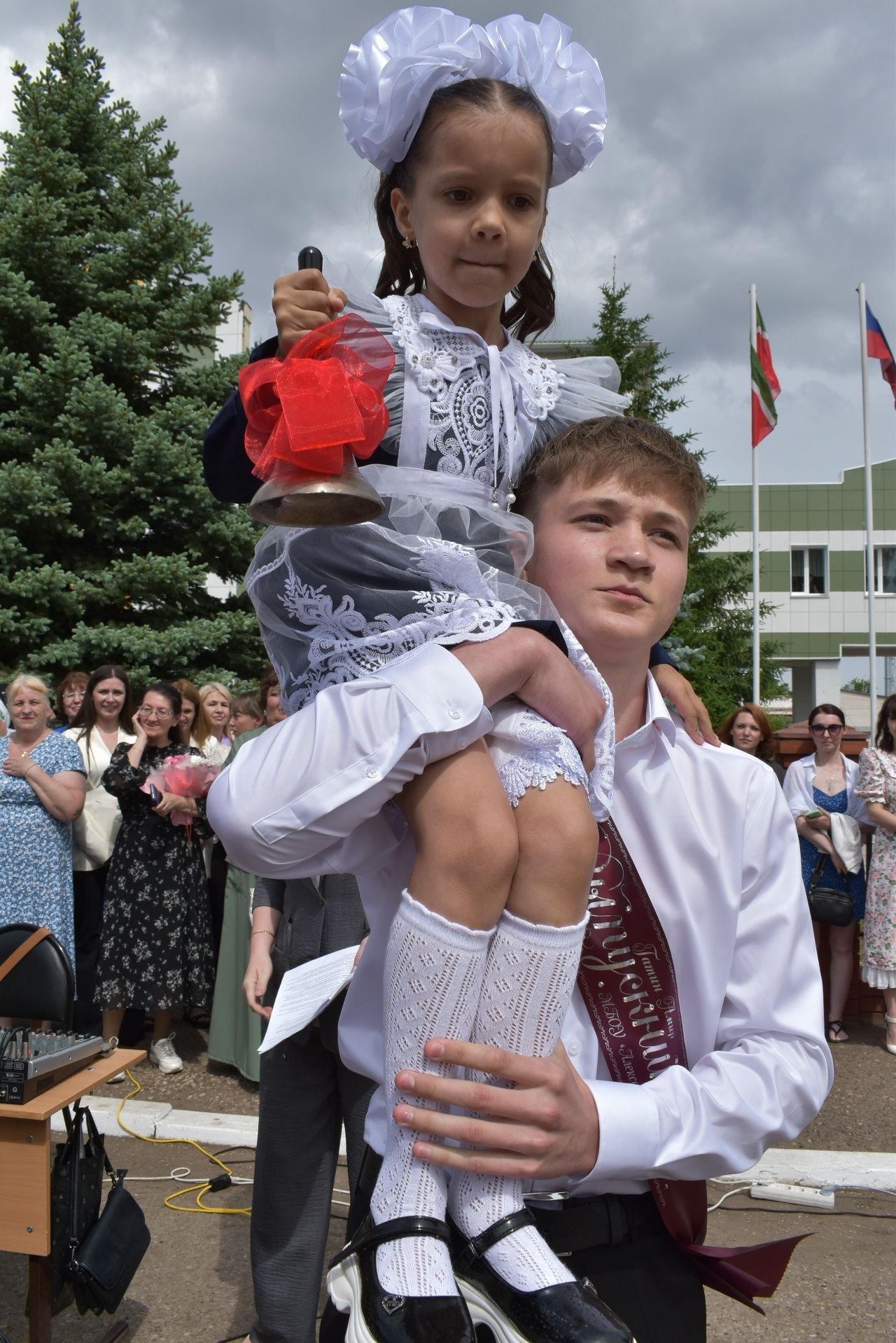 26 май көнне Алексеевск районының барлык мәктәпләрендә соңгы кыңгырау яңгырады