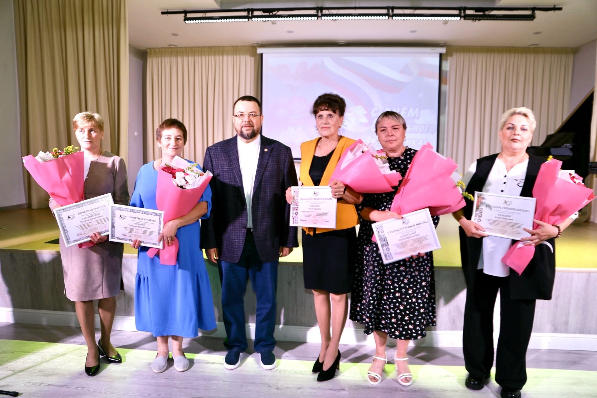 В Алексеевском районе чествовали работников социальной сферы
