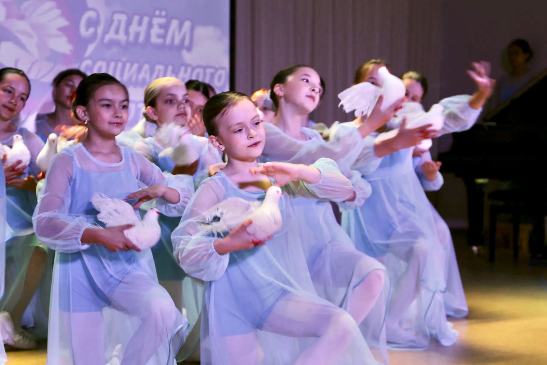 В Алексеевском районе чествовали работников социальной сферы