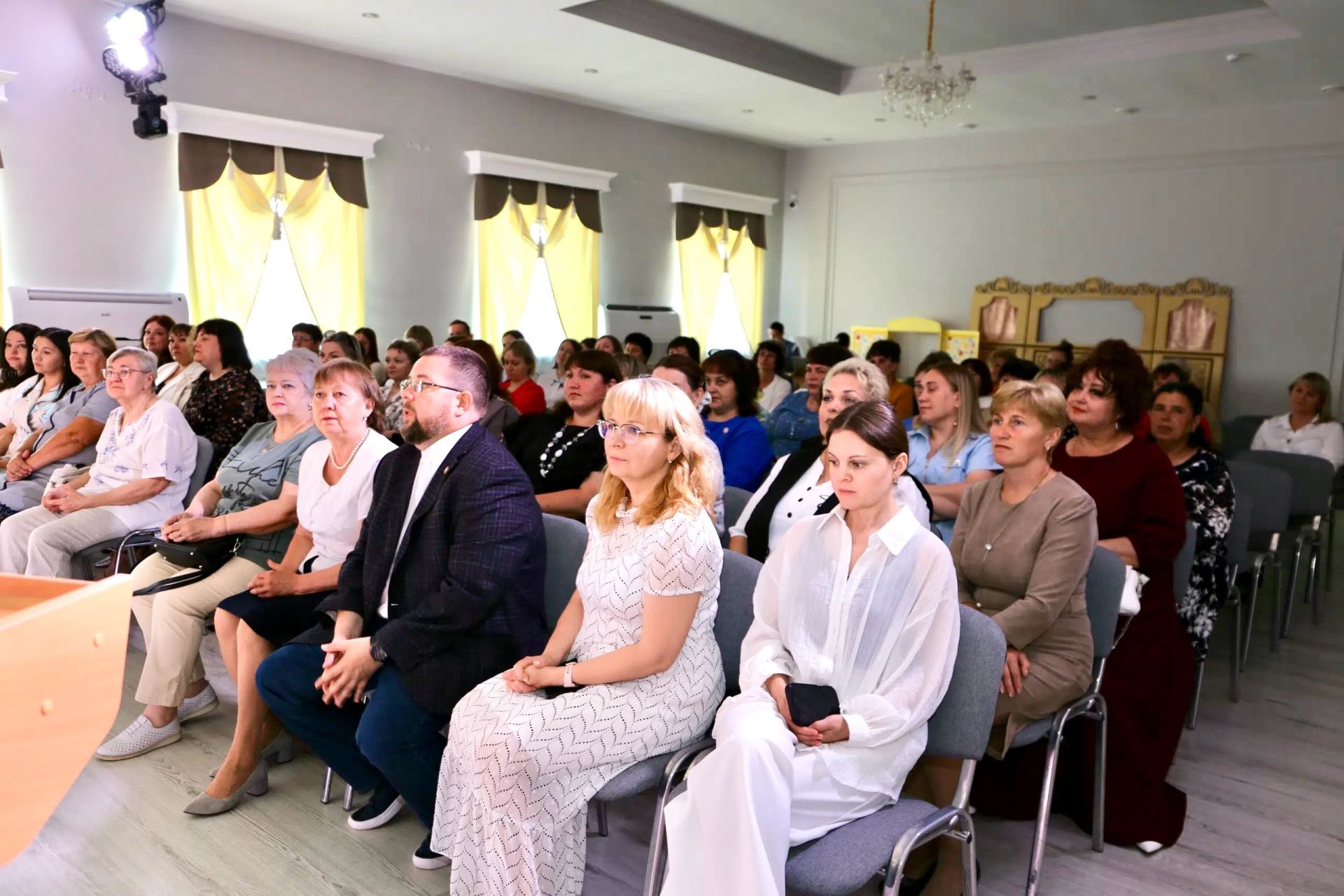В Алексеевском районе чествовали работников социальной сферы