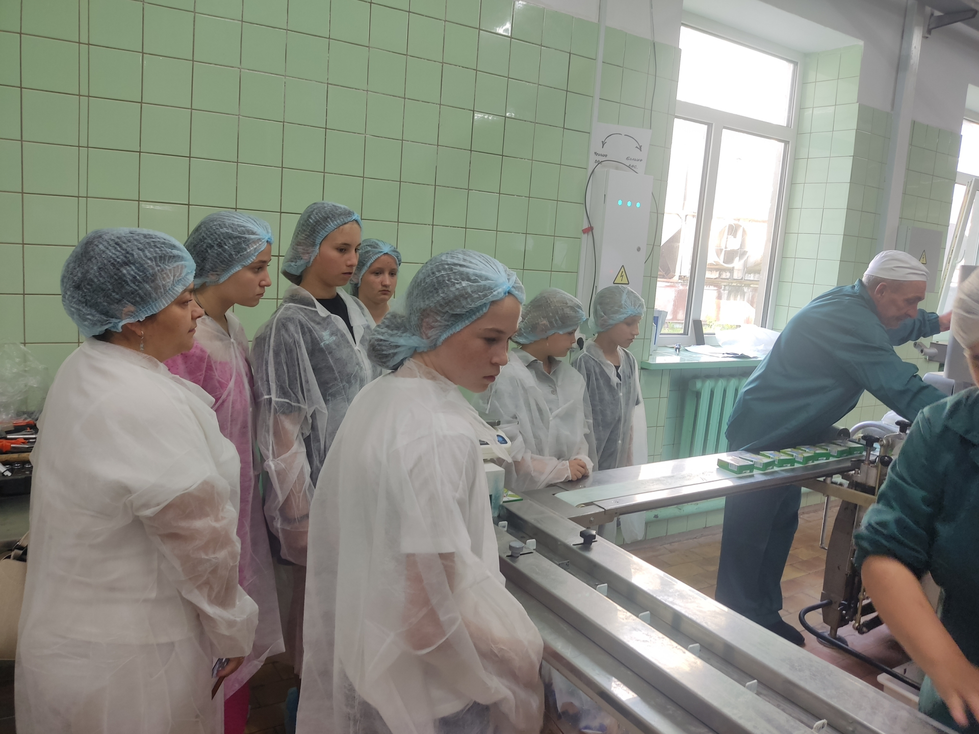 Воспитанники приюта «Забота» познакомились с профессиями молочной отрасли
