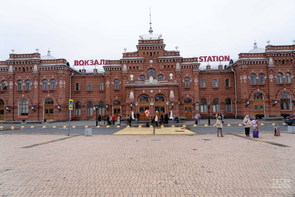В Татарстане подростки устроились помощниками дежурных по вокзалу
