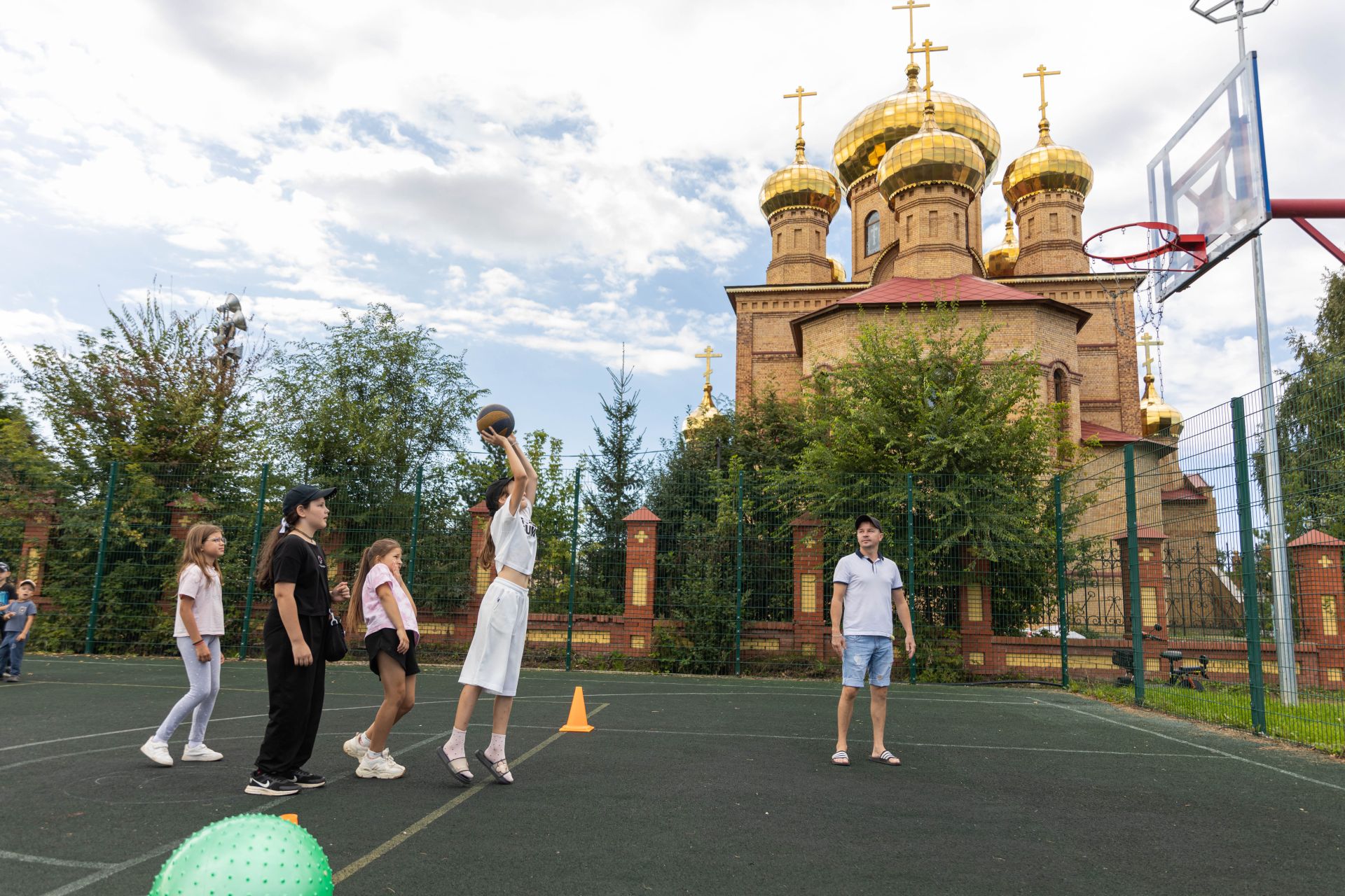«Нескучная школа» прошла в Алексеевском парке «Семья»