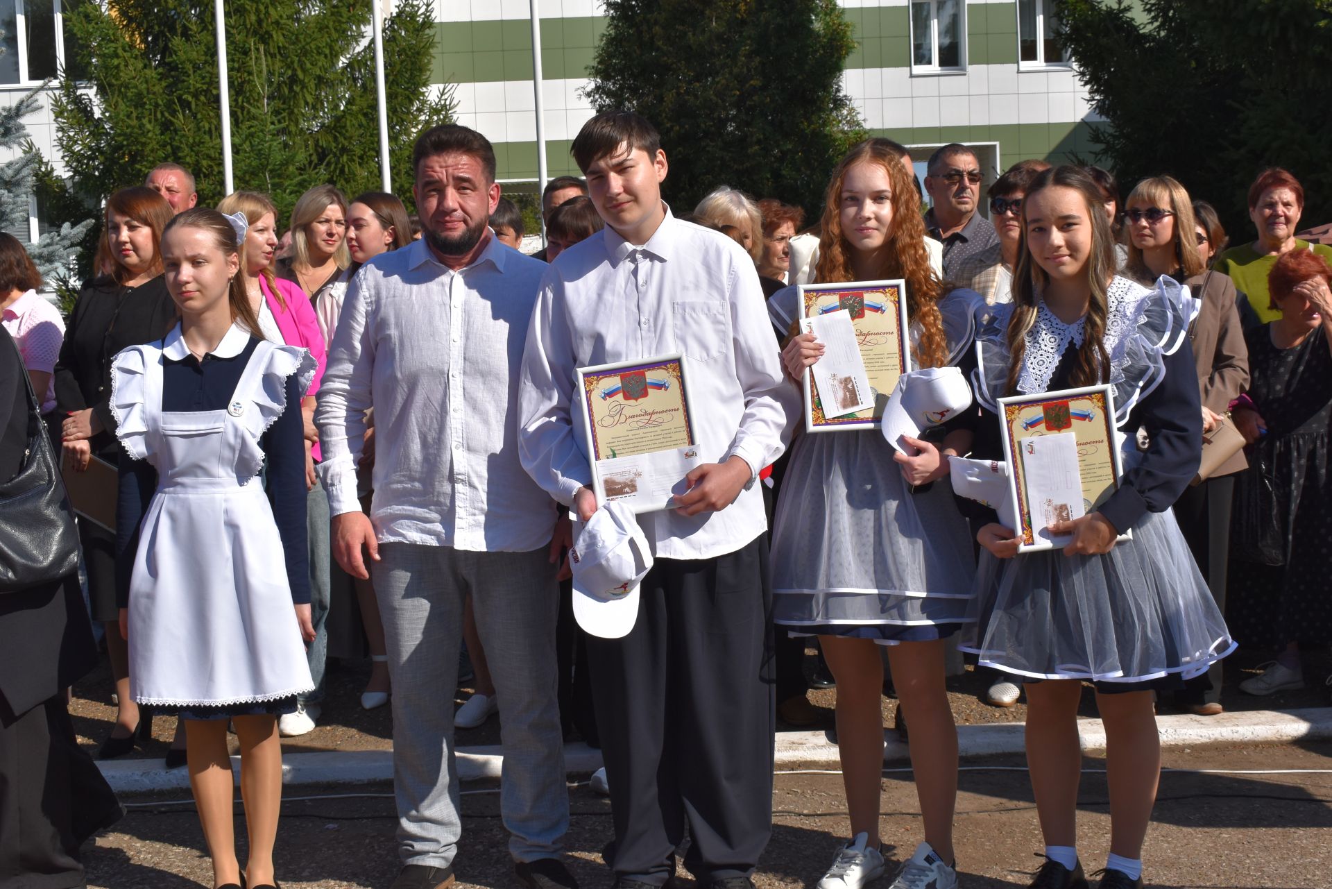 В Алексеевской школе №1 прозвенел первый звонок