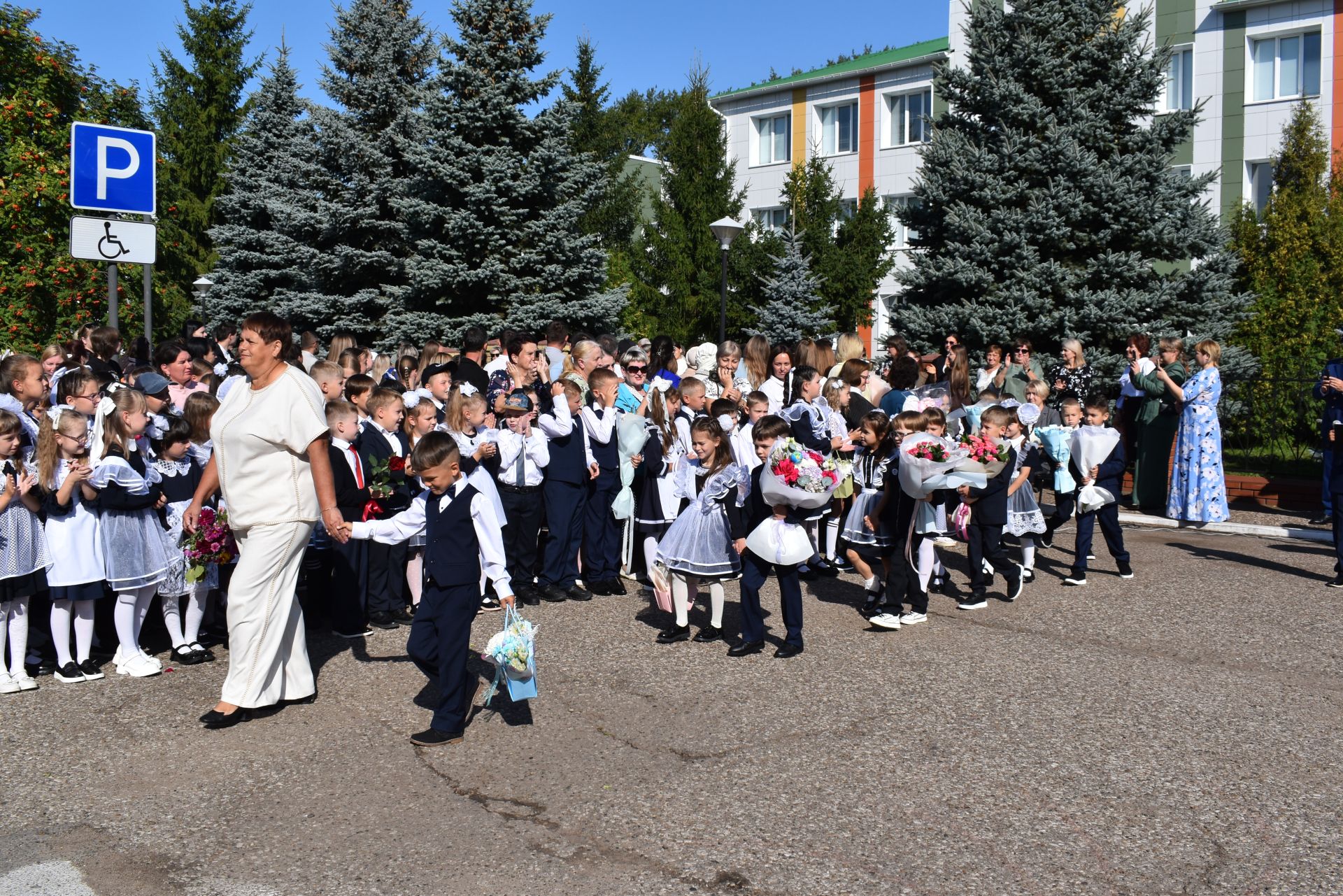 В Алексеевской школе №1 прозвенел первый звонок