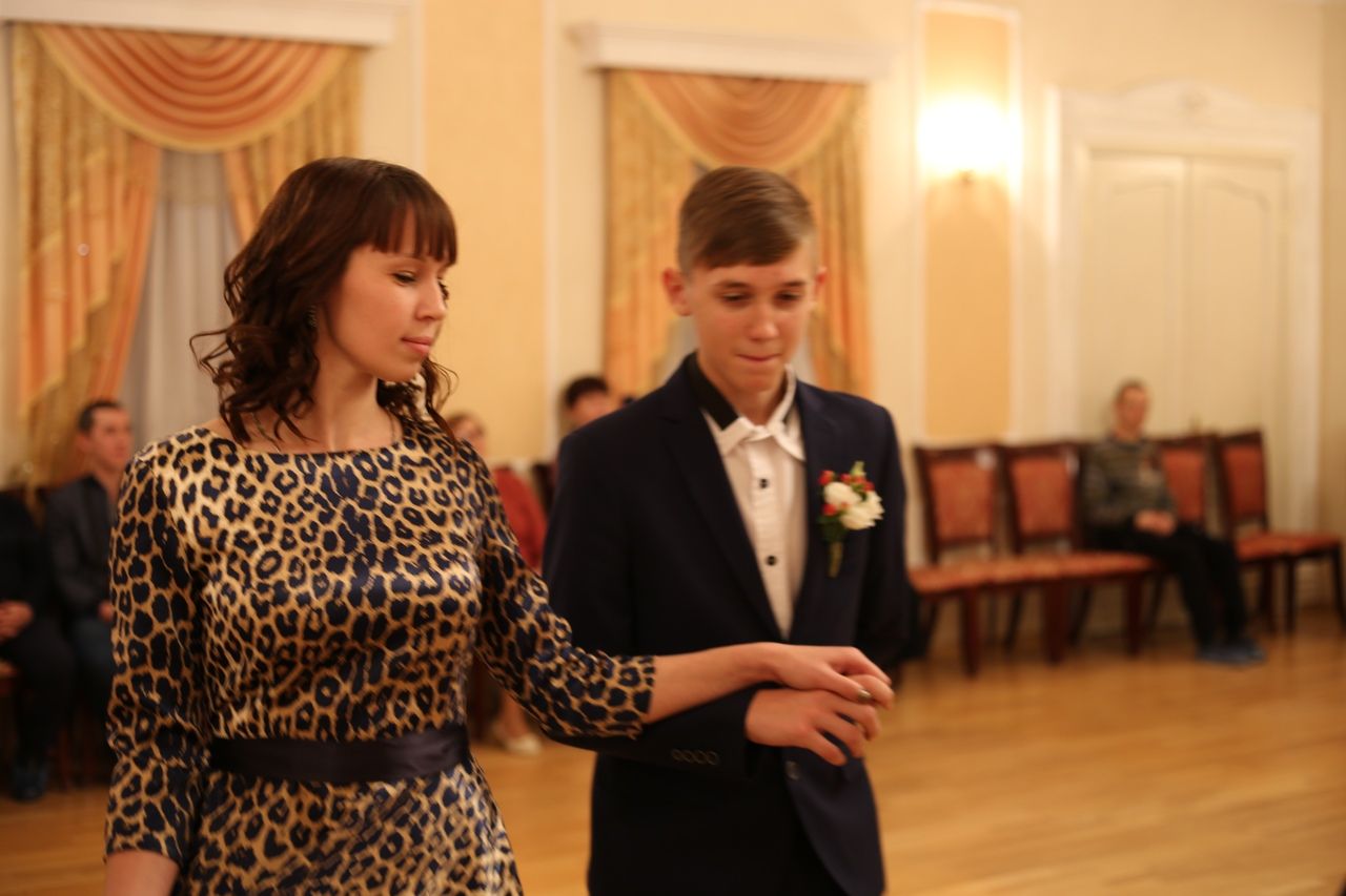 Фоторепортаж: В Алексеевском состоялся молодежный бал