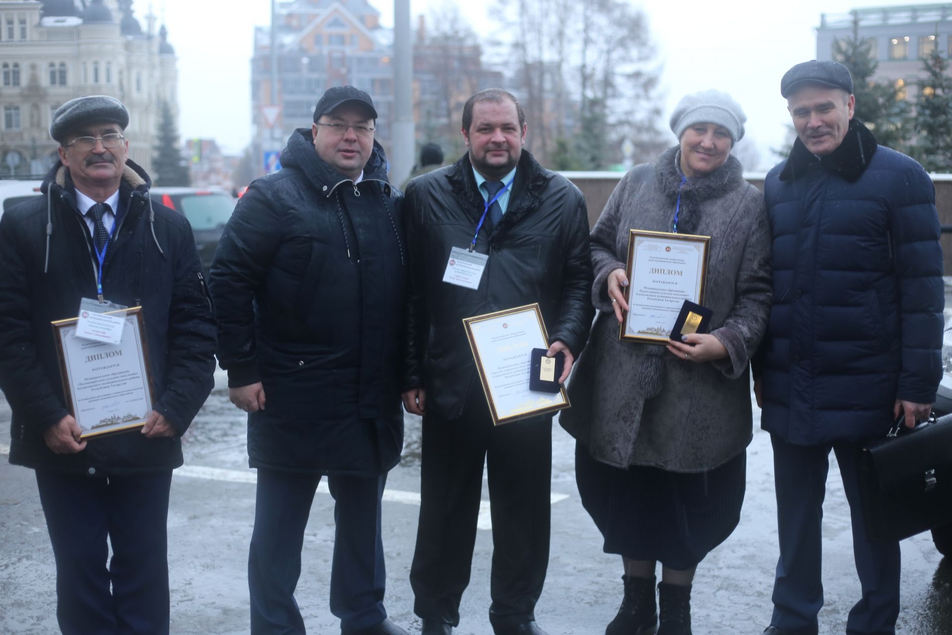 Рустам Минниханов вручил ключи от новых автомобилей главам сельских поселений РТ