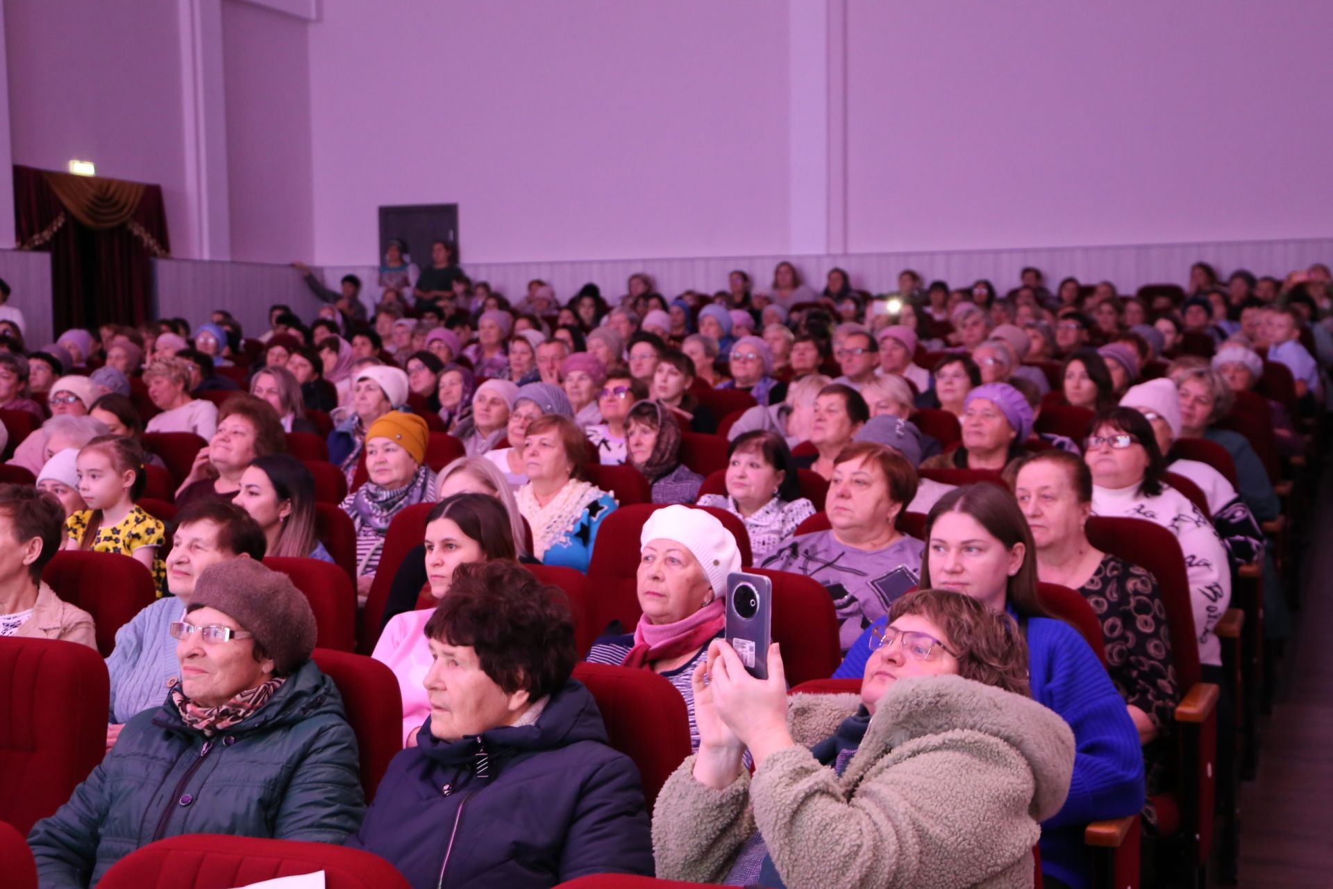 Концерт в честь Дня матери в Алексеевском: радость, творчество и любовь