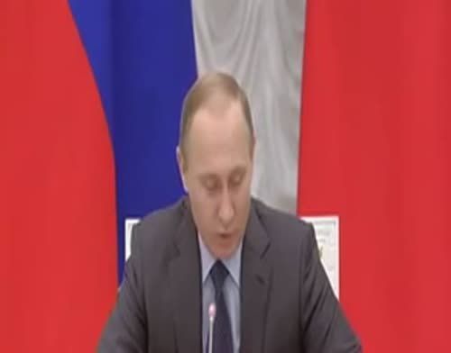 Видео:Владимир Путин подарил Мутко англо-русский разговорник