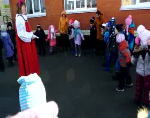 Видео: Алексеевский детский сад посетили скоморохи, чтобы вместе с детьми проводить зиму