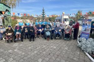 Волонтеры Алексеевского подарили пожилым людям сладости и внимание