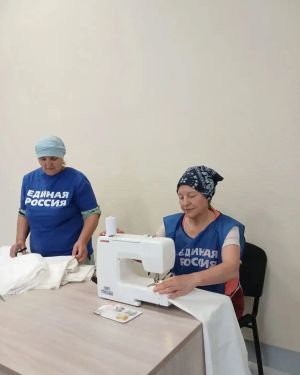 Волонтеры из Сухих Курналей начали шить белье для бойцов СВО