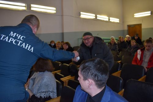В Ерыклинском сельском поселении под председательством главы района Сергея Демидова провели собрание граждан