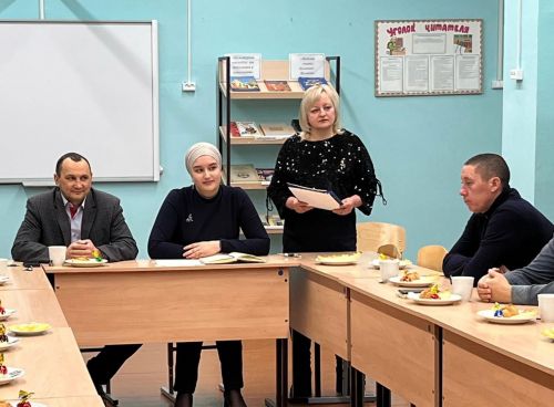 В Алексеевском отцы обсудили питание и использование телефона в школах