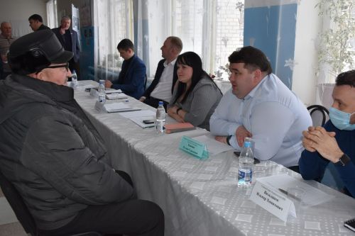 В Ерыклинском сельском поселении под председательством главы района Сергея Демидова провели собрание граждан