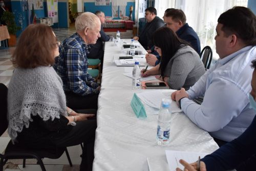 В Ерыклинском сельском поселении под председательством главы района Сергея Демидова провели собрание граждан