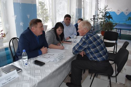 В Ерыклинском сельском поселении под председательством главы района Сергея Демидова провели собрание граждан
