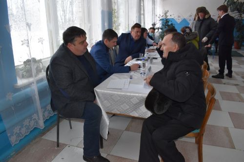 В Ерыклинском сельском поселении под председательством главы района Сергея Демидова провели собрание граждан