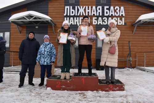 Фоторепортаж: Новогодний лыжный забег и спортивные игры открыли лыжный сезон 2023 года
