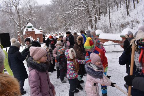 Хороводы, игры и катания на санях: в Билярске состоялись новогодние гуляния