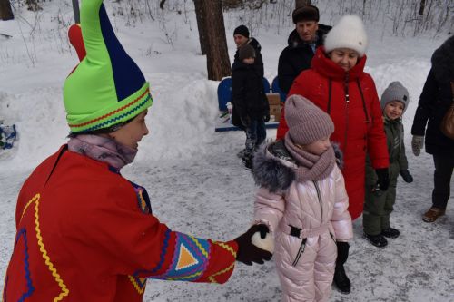 Хороводы, игры и катания на санях: в Билярске состоялись новогодние гуляния