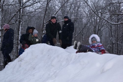 Хороводы, игры и катания на санях: в Билярске состоялись новогодние гуляния