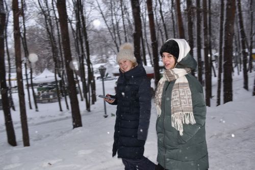 Хороводы, игры и катания на санях: в Билярске состоялись новогодние гуляния