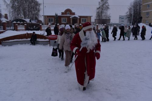 В Алексеевском сказочные герои устроили спортивный праздник для детворы