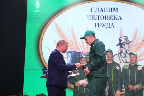 Комбайнер из Алексеевского района стал лучшим в Татарстане