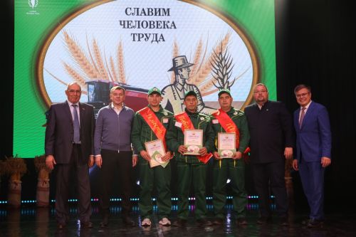 Комбайнер из Алексеевского района стал лучшим в Татарстане