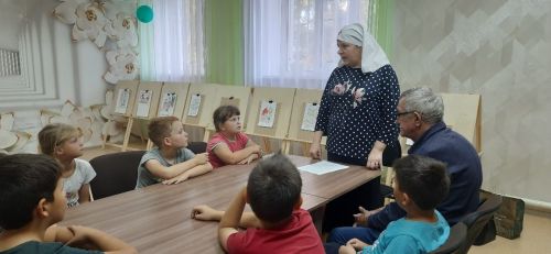 Воспитанники приюта «Забота» приняли участие в изготовлении окопных свечей