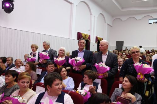 В День учителя в Алексеевском наградили педагогов и ветеранов сферы образования
