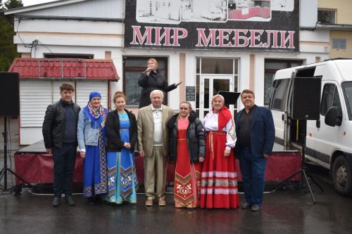 На осенней ярмарке алексеевцы покупали цветы, мясо, картофель и подписывались на «районку»