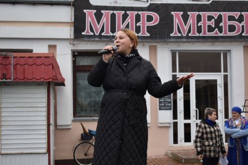 На осенней ярмарке алексеевцы покупали цветы, мясо, картофель и подписывались на «районку»