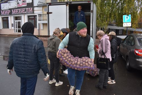 На осенней ярмарке алексеевцы покупали цветы, мясо, картофель и подписывались на «районку»