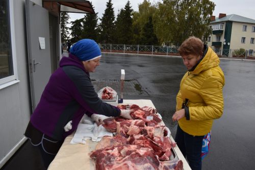 На осенней ярмарке алексеевцы покупали цветы, мясо, картофель и подписывались на «районку»