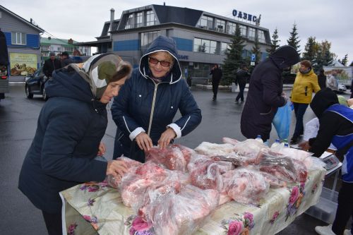 На осенней ярмарке алексеевцы покупали цветы, мясо, картофель и подписывались на «районку»