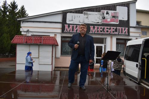 На осенней ярмарке алексеевцы покупали цветы, мясо, картофель и подписывались на «районку»