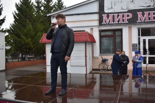 На осенней ярмарке алексеевцы покупали цветы, мясо, картофель и подписывались на «районку»