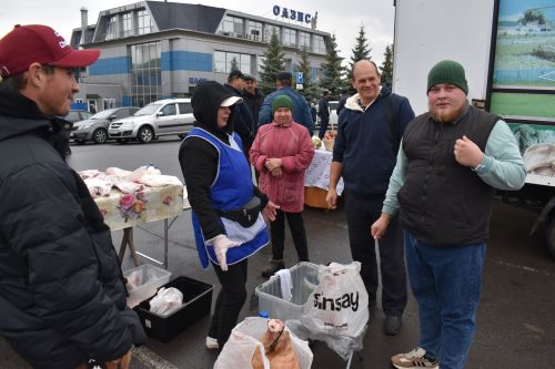На осенней ярмарке алексеевцы покупали цветы, мясо, картофель и подписывались на «районку»