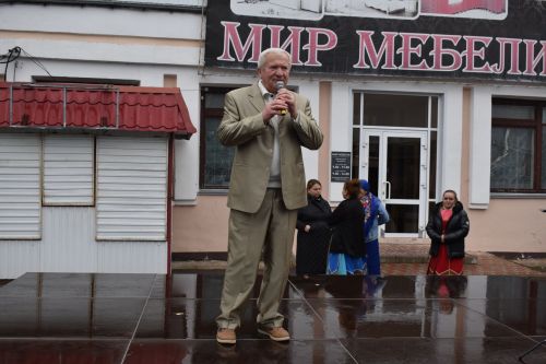 На осенней ярмарке алексеевцы покупали цветы, мясо, картофель и подписывались на «районку»