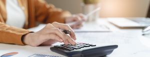 Кому положено ежемесячное пособие по уходу за ребенком до 1,5 лет
