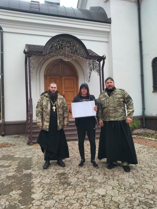 Священнослужители отправились в Донецк для передачи гуманитарного груза