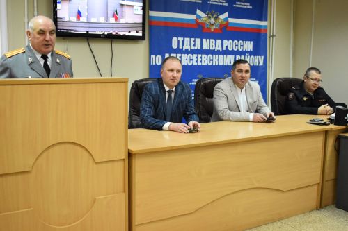 В отделе МВД поздравили участковых уполномоченных с их профессиональным праздником