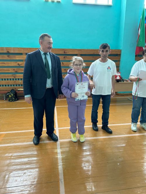 Алексеевские дети по традиции с наградами