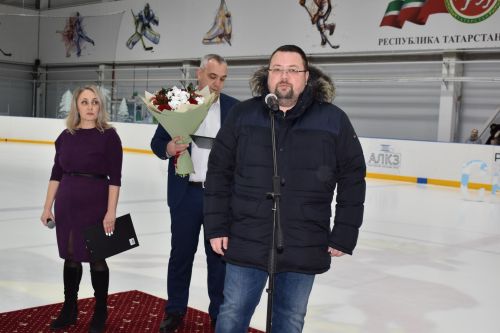 В ледовом дворце «Алекс Арена» прошло торжественное открытие елки