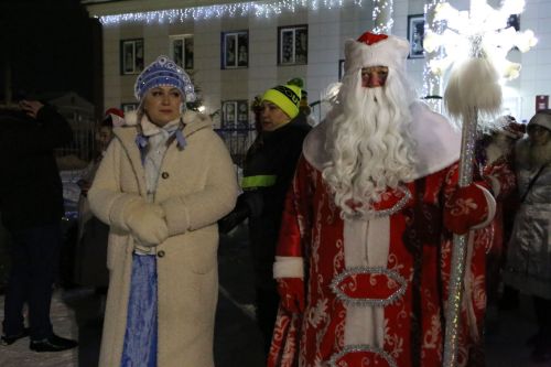 Фоторепортаж: в Алексеевском прошел парад Дедов Морозов и открытие главной елки