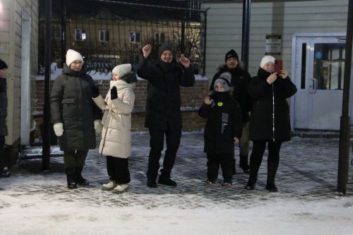 Фоторепортаж: в Алексеевском прошел парад Дедов Морозов и открытие главной елки