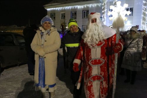 Фоторепортаж: в Алексеевском прошел парад Дедов Морозов и открытие главной елки